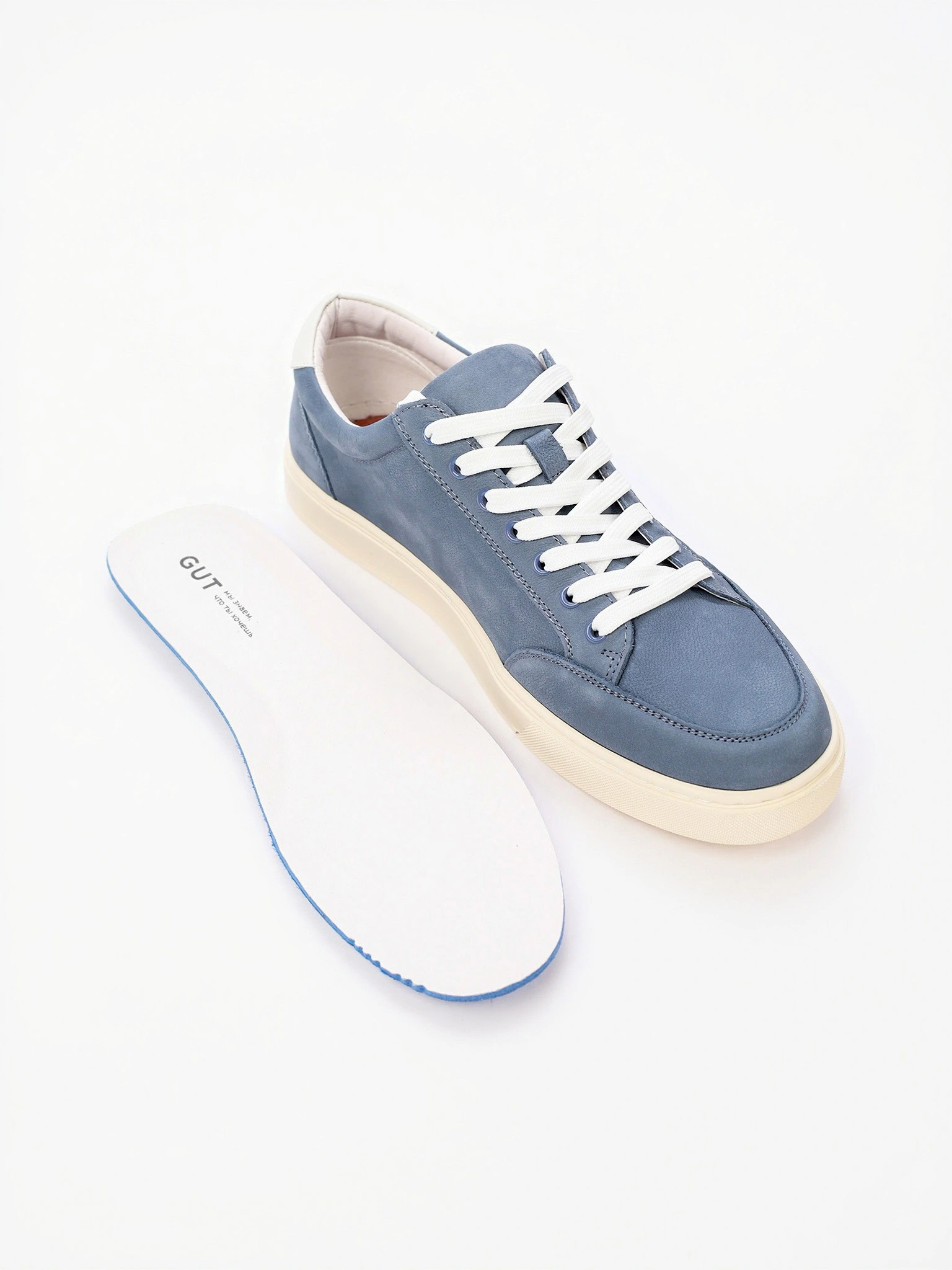 Кеды синего цвета на низкой подошве